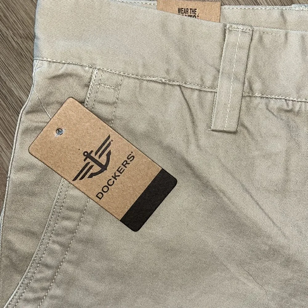 NWT New men’s ❤Dockers Tan Beige Crème Cargo classic walking trail shorts 36